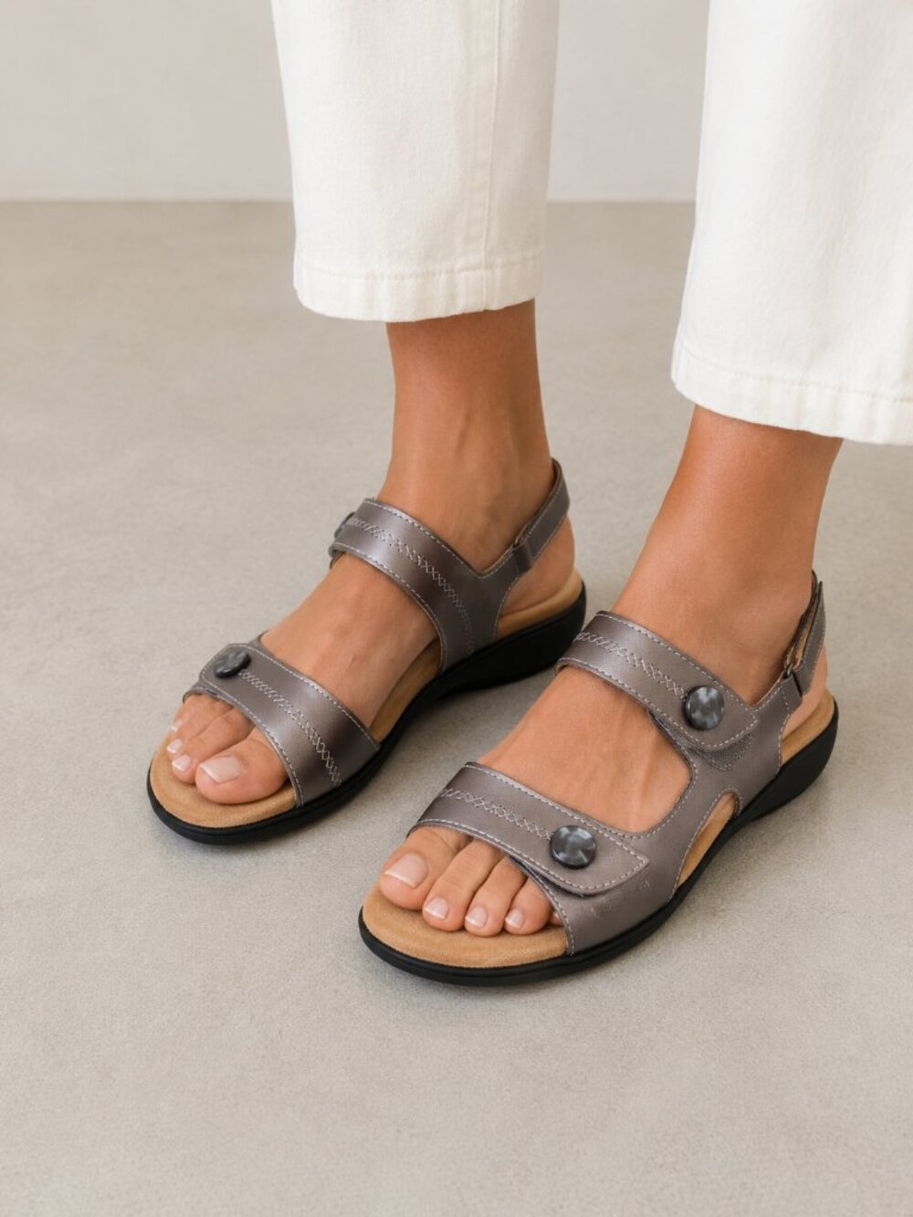 Trotters Romi Stitch Comfort Sandals Women's 9W Wide Taupe New in Box
